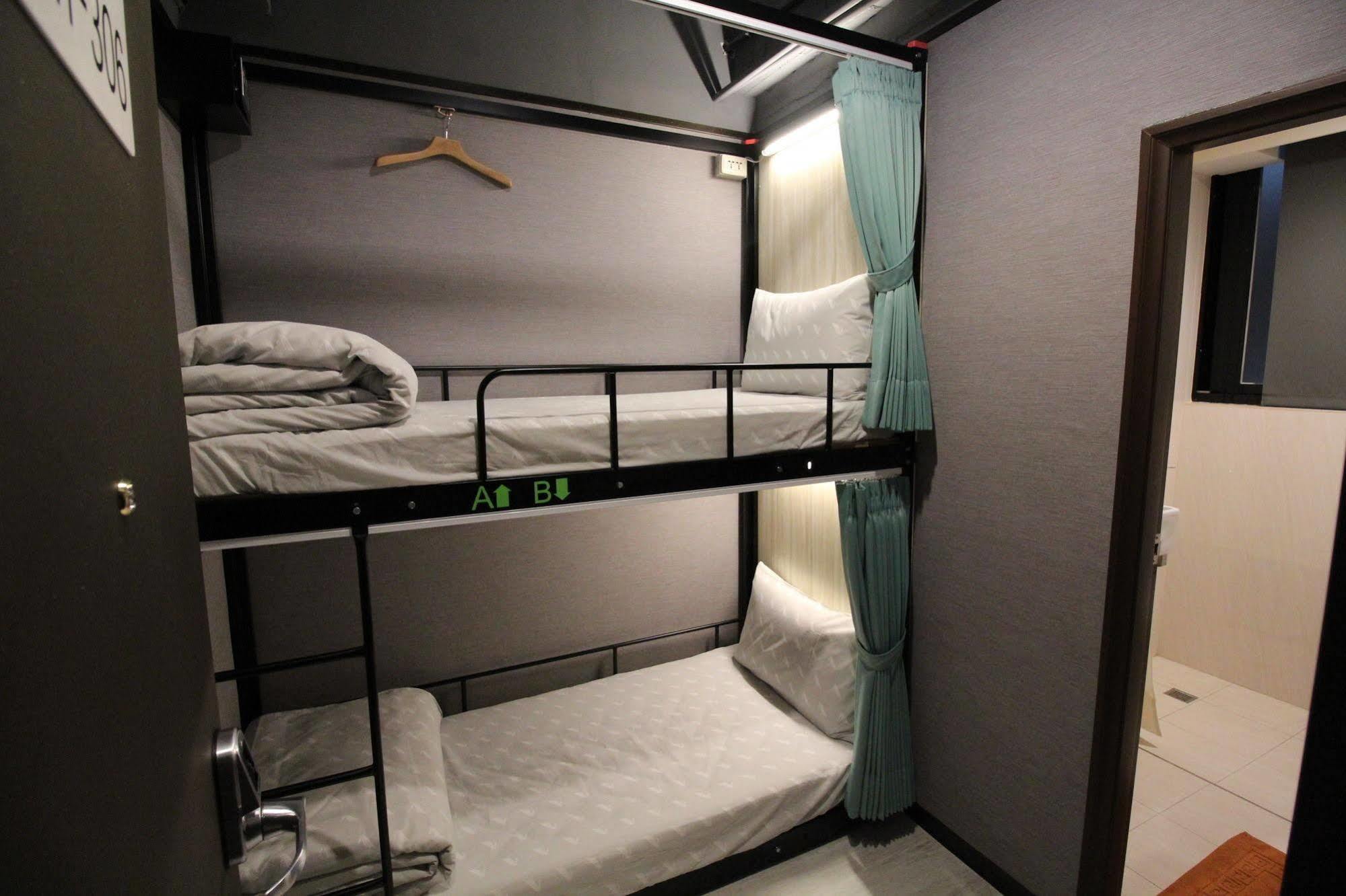 Backpackers Hostel - Ximen Taipei Dış mekan fotoğraf