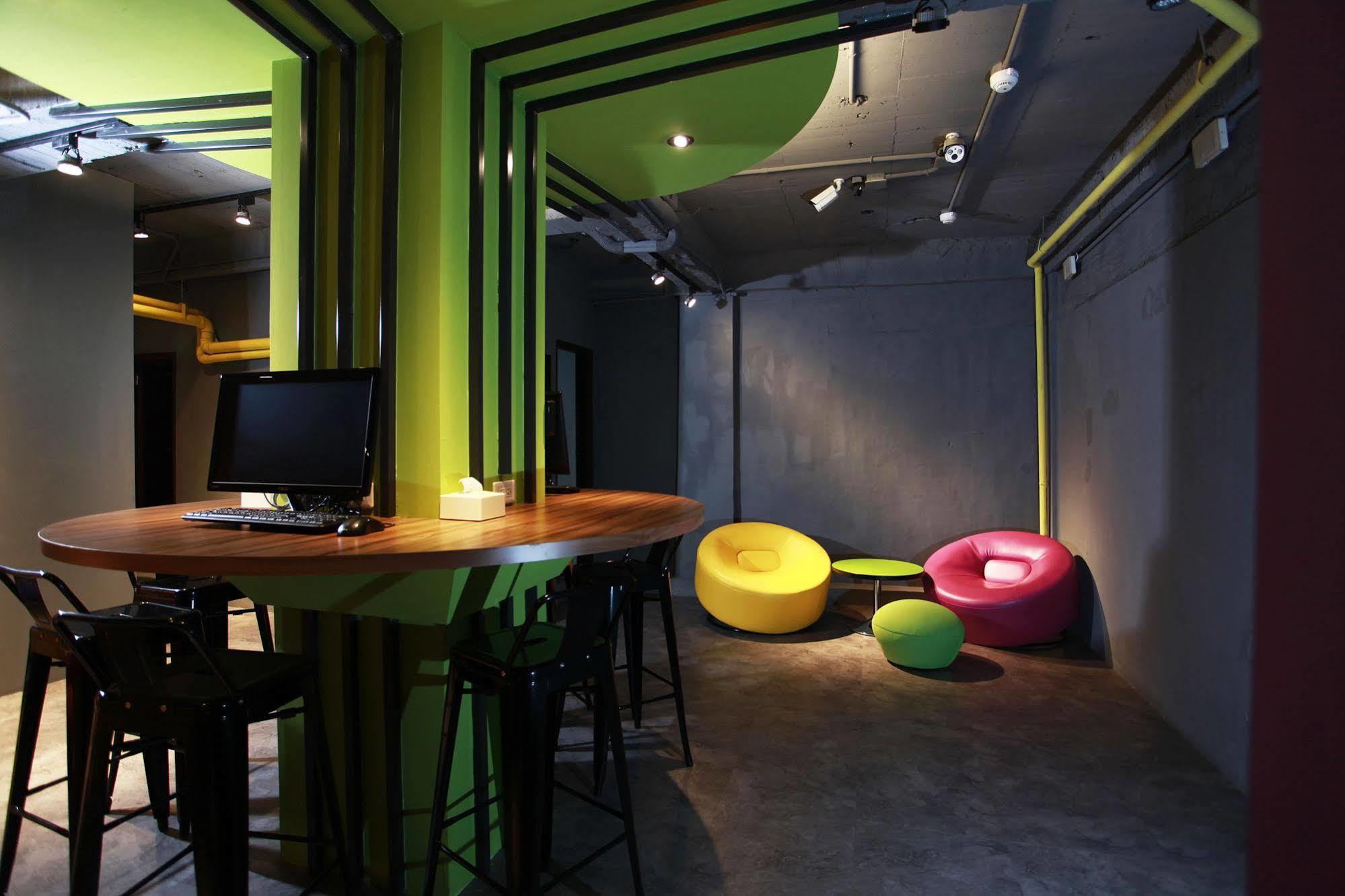 Backpackers Hostel - Ximen Taipei Dış mekan fotoğraf